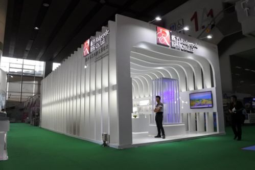 簡(jiǎn)約與時(shí)尚交融 高效展示企業(yè)產(chǎn)品信息的展臺(tái)設(shè)計(jì)新思路